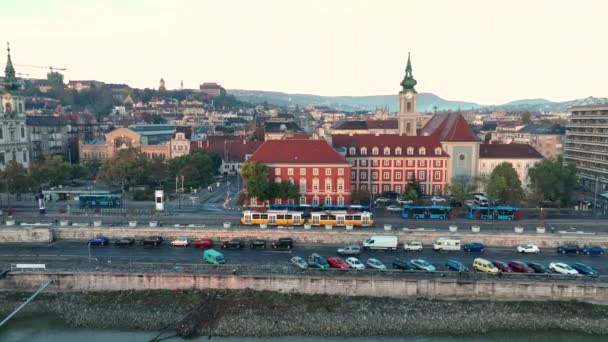 Громадський Транспорт Будапешті Угорщина Повітряна Куля Слідує Трамваєм Анджело Ротта — стокове відео