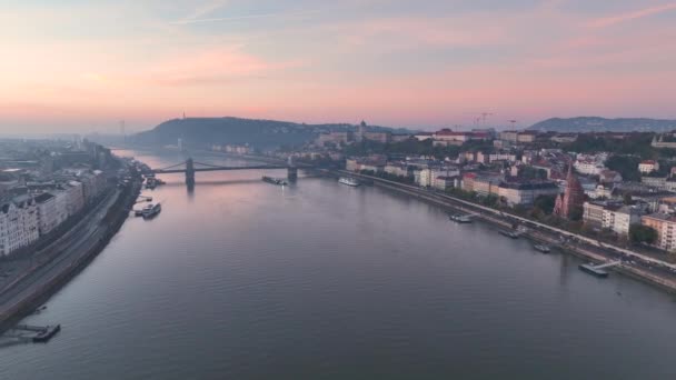 Die Skyline Von Budapest Bei Sonnenaufgang Luftaufnahme Kettenbrücke Donau Erstaunliches — Stockvideo