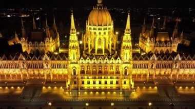 Gece Budapeşte Macar Parlamento Binası 'nın hava manzarası. Seyahat, turizm ve Avrupa Siyasi Tarihi Yer, Macaristan
