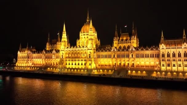 Vista Aérea Del Edificio Del Parlamento Húngaro Budapest Por Noche — Vídeo de stock