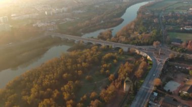 Cordoba 'nın gökyüzü manzarası, Guadalquivir Nehri, Endülüs, İspanya