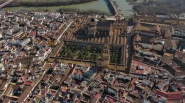 Cordoba Camii Katedrali, Roma köprüsü, Tarihi kasaba, Guadalquivir Nehri, Endülüs, İspanya
