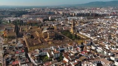 Cordoba Camii Katedrali, Roma köprüsü, Tarihi kasaba, Guadalquivir Nehri, Endülüs, İspanya