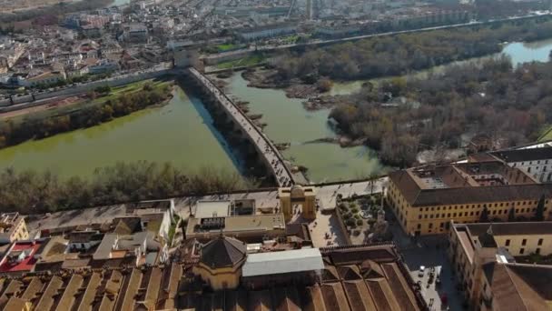 Establishing Aerial View Shot Roman Bridge Cordoba Bridge Historic Centre — Stock Video