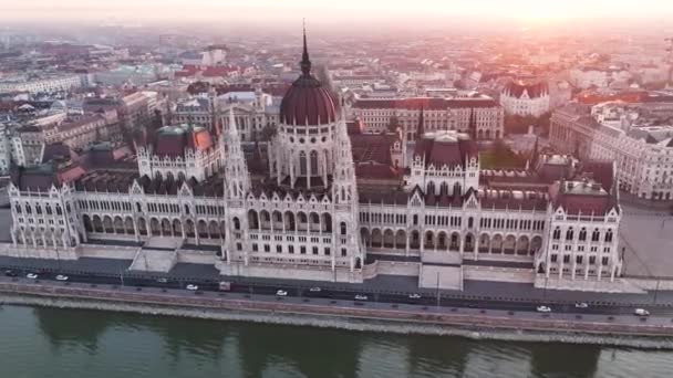 布达佩斯议会大厦的空中景观 匈牙利首都城市景观日出 旅游和欧洲政治地标目的地 — 图库视频影像