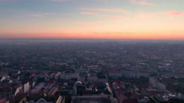 Macaristan 'ın başkenti Budapeşte, Macaristan' ın Hava Görüntüsü Çekimi, gün doğumunda şehir manzarası
