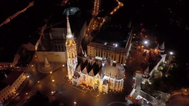 Эстафетный Воздушный Вид Церковь Фиманс Бастион Ночное Время Будапешт Венгрия — стоковое видео