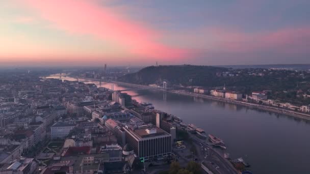 建立匈牙利首都布达佩斯的空中景观 日出时的城市景观 — 图库视频影像