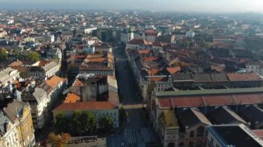 Budapeşte Büyük Pazar Salonu 'nun ve Fovam' ın hava manzarası. Macaristan, Budapeşte 'deki en büyük ve en eski kapalı pazar.