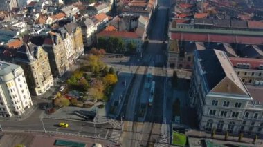 Budapeşte Büyük Pazar Salonu 'nun ve Fovam' ın hava manzarası. Macaristan, Budapeşte 'deki en büyük ve en eski kapalı pazar.