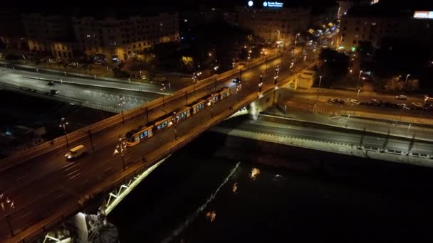 Aerial Näkymä Budapest Margaret Bridge Tai Margit Piilossa Tonavan Yli — kuvapankkivideo