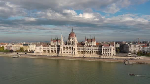 Luchtfoto Van Het Hongaarse Parlementsgebouw Boedapest Hongarije Capital Cityscape Overdag — Stockvideo
