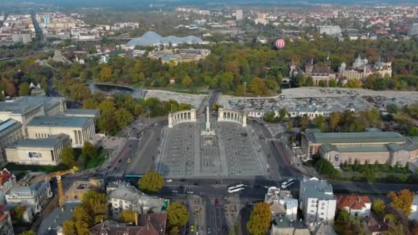 Budapest Ungern Flyger Ovanför Heroes Square Hosok Tere Och Andrassy — Stockvideo