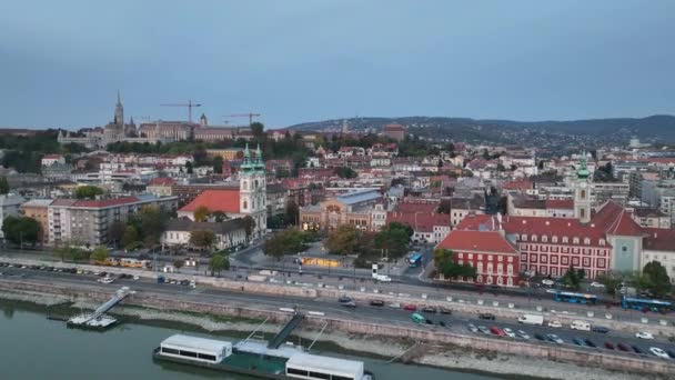 布达佩斯市天际线 Batthyany广场或Batthyany Ter的空中景观 它位于多瑙河的布达一侧 — 图库视频影像