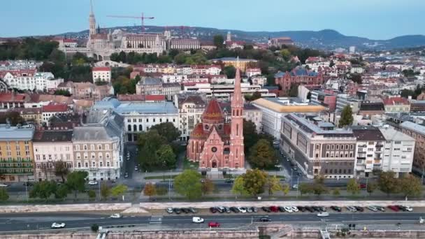 Luchtfoto Van Skyline Van Boedapest Szilagyi Dezso Square Reformed Church — Stockvideo