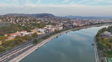Sabah ışığı, Budapeşte, Macaristan 'ın Havadan Görüntü Çekimi. Buda ve Tuna nehri gün doğumunda