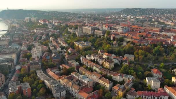 匈牙利首都布达佩斯日出时的空中景观 — 图库视频影像