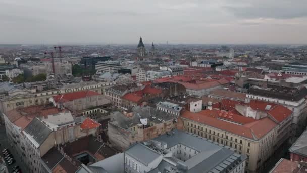 聖シュテファン大聖堂 曇りの日 ムーディ ブダペスト ハンガリーの空中写真 — ストック動画