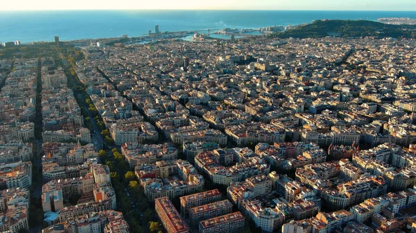 Flygfoto Över Typiska Byggnader Barcelona Stadsbilden Eixample Bostadskända Stadsnät Katalonien — Stockfoto
