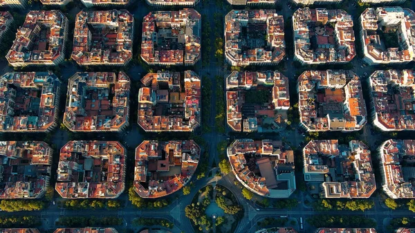 바르셀로나 전형적 건물들을 공중에서 것이다 인구가 격자입니다 스페인의 카탈루냐 — 스톡 사진