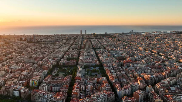 Αεροφωτογραφία Της Κατοικημένης Περιοχής Eixample Της Βαρκελώνης Και Της Διάσημης — Φωτογραφία Αρχείου