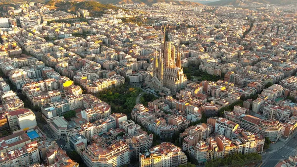 Flygfoto Över Barcelona Eixample Bostadsområde Och Berömda Basilica Sagrada Familia — Stockfoto