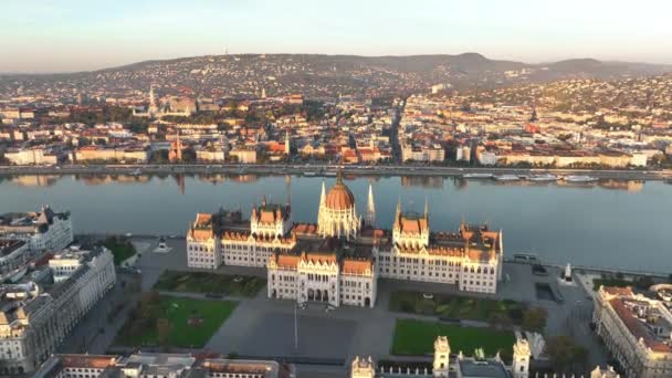 Increíble Horizonte Establecimiento Ojo Pájaro Vista Aérea Shot Ciudad Budapest — Vídeo de stock