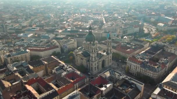 令人惊叹的日出 布达佩斯城市天际线的空中景观镜头 圣斯蒂芬斯大教堂Szent Istvan Bazilika 匈牙利 — 图库视频影像