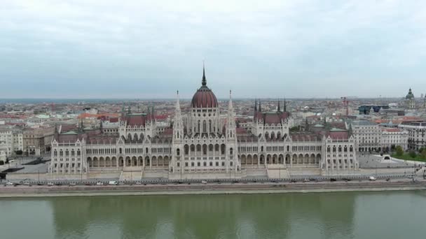 Vestiging Luchtfoto Van Boedapest Hongarije Hongaars Parlementsgebouw Bewolkte Dag — Stockvideo