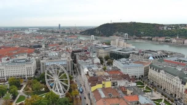 在匈牙利布达佩斯建立空中视图拍摄 伊丽莎白桥或Erzsebet和Gellert Hill — 图库视频影像