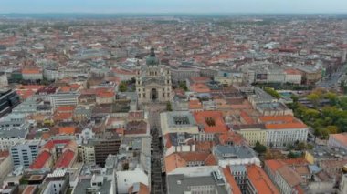 St. Stephens Bazilikası 'nın hava manzarası bulutlu bir gün, kasvetli Budapeşte, Macaristan