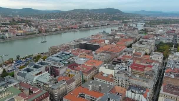 Establishing Aerial View Shot Budapest Hungary Hungarian Parliament Building Cloudy — Stock Video