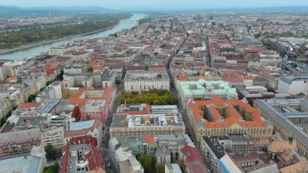 Pemandangan Udara Bangunan Khas Kota Budapest Langit Hari Berawan Hungaria — Stok Video