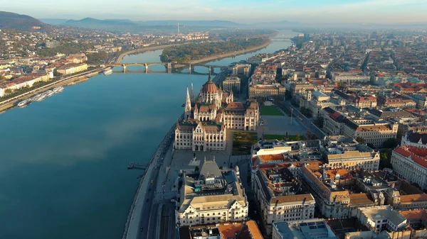 Flygfoto Över Den Ungerska Parlamentsbyggnaden Budapest Ungerns Huvudstad Cityscape Dagtid — Stockfoto