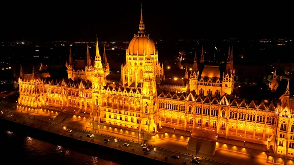 Αεροφωτογραφία Του Ουγγρικού Κοινοβουλίου Της Βουδαπέστης Την Νύχτα Τουριστικός Τουριστικός — Φωτογραφία Αρχείου