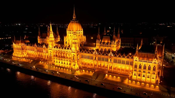 Αεροφωτογραφία Του Ουγγρικού Κοινοβουλίου Της Βουδαπέστης Την Νύχτα Τουριστικός Τουριστικός — Φωτογραφία Αρχείου