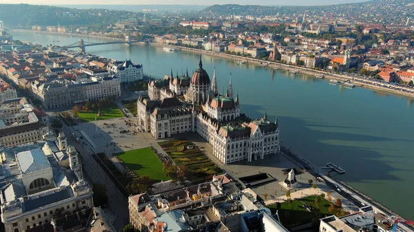 Flygfoto Över Den Ungerska Parlamentsbyggnaden Budapest Ungerns Huvudstad Cityscape Dagtid — Stockfoto