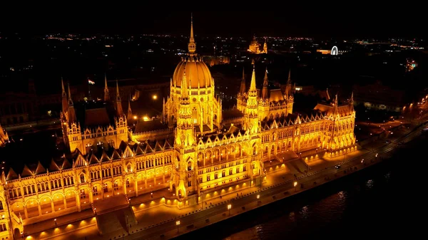 Vista Aérea Del Edificio Del Parlamento Húngaro Budapest Por Noche —  Fotos de Stock
