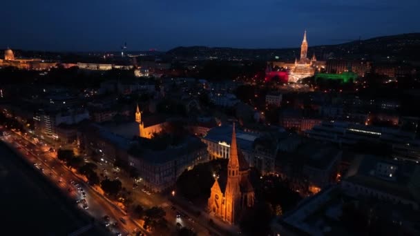 Estableciendo Vista Aérea Iglesia Matthias Bastión Fishermans Por Noche Budapest — Vídeos de Stock