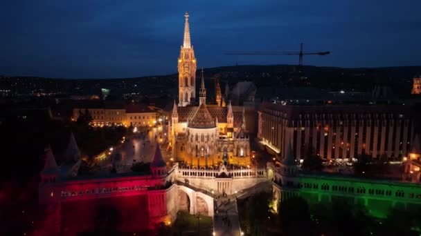 Estabelecendo Vista Aérea Tiro Matthias Igreja Bastião Pescadores Noite Budapeste — Vídeo de Stock