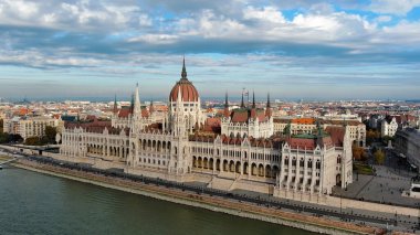 Budapeşte 'deki Macar Parlamento Binası' nın havadan görünüşü. Gündüz Macaristan 'ın başkenti