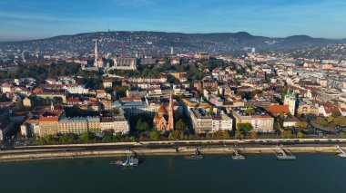 Sabah ışığı, Budapeşte, Macaristan 'ın Havadan Görüntü Çekimi. Buda ve Tuna nehri gün doğumunda