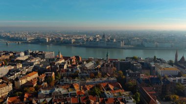 Budapeşte 'deki Macar Parlamento Binası' nın havadan görünüşü. Gündüz Macaristan 'ın başkenti