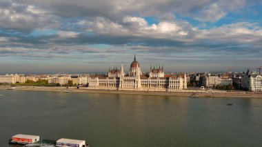 Budapeşte 'deki Macar Parlamento Binası' nın havadan görünüşü. Gündüz Macaristan 'ın başkenti