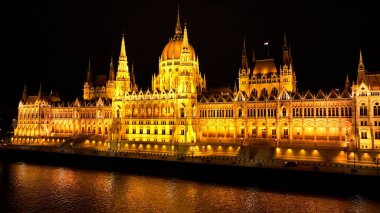 Gece Budapeşte Macar Parlamento Binası 'nın hava manzarası. Seyahat, turizm ve Avrupa Siyasi Tarihi Yer, Macaristan