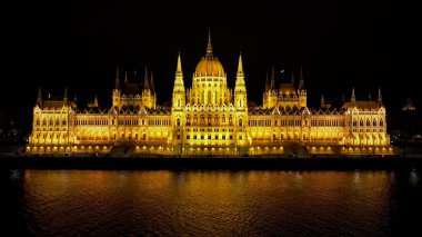 Gece Budapeşte Macar Parlamento Binası 'nın hava manzarası. Seyahat, turizm ve Avrupa Siyasi Tarihi Yer, Macaristan