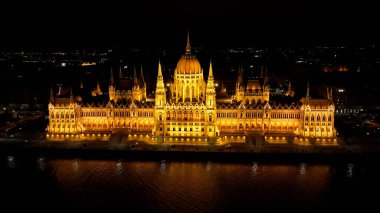 Gece Budapeşte Macar Parlamento Binası 'nın hava manzarası. Seyahat, turizm ve Avrupa Siyasi Tarihi Yer, Macaristan