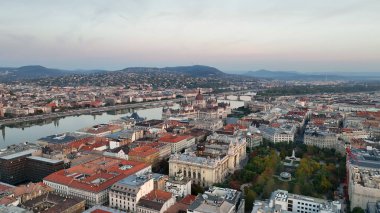 Macaristan 'ın bulutlu bir günde Budapeşte, Macaristan Parlamento Binası Havadan Görünüm Çekimi