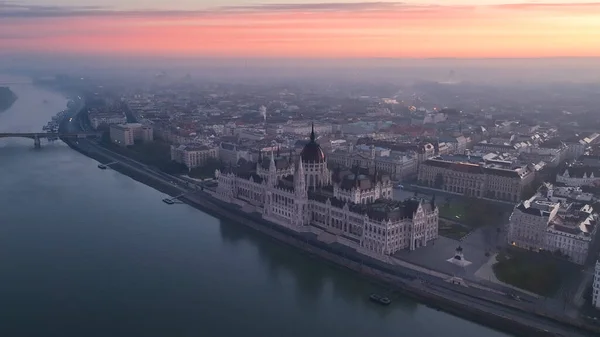 Flygfoto Över Det Ungerska Parlamentet Byggnad Vid Soluppgången Med Floden — Stockfoto