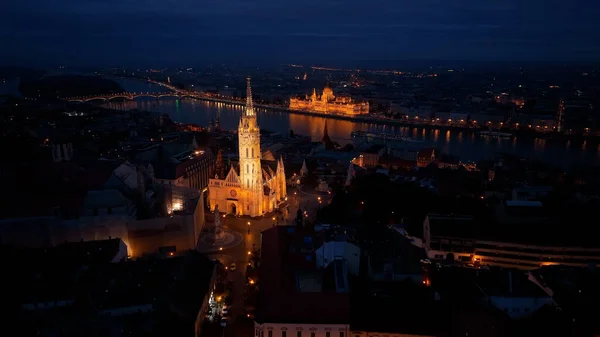 Luftaufnahme Des Ungarischen Parlamentsgebäudes Budapest Matthiaskirche Fischerbastei Und Donau Bei — Stockfoto